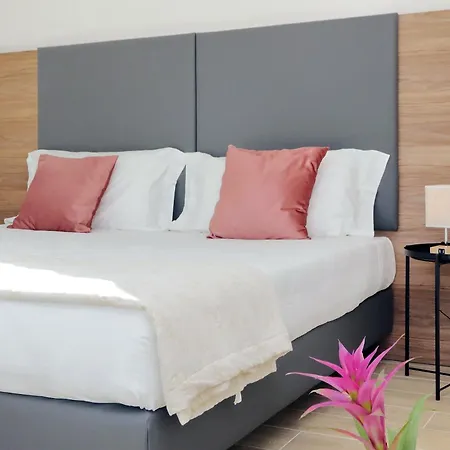 Hills Aparthotel *