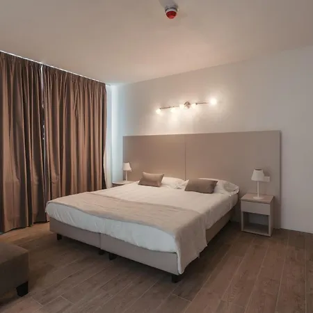Aparthotel Hills *