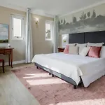 Hotel apartamentowy Guild Senior &